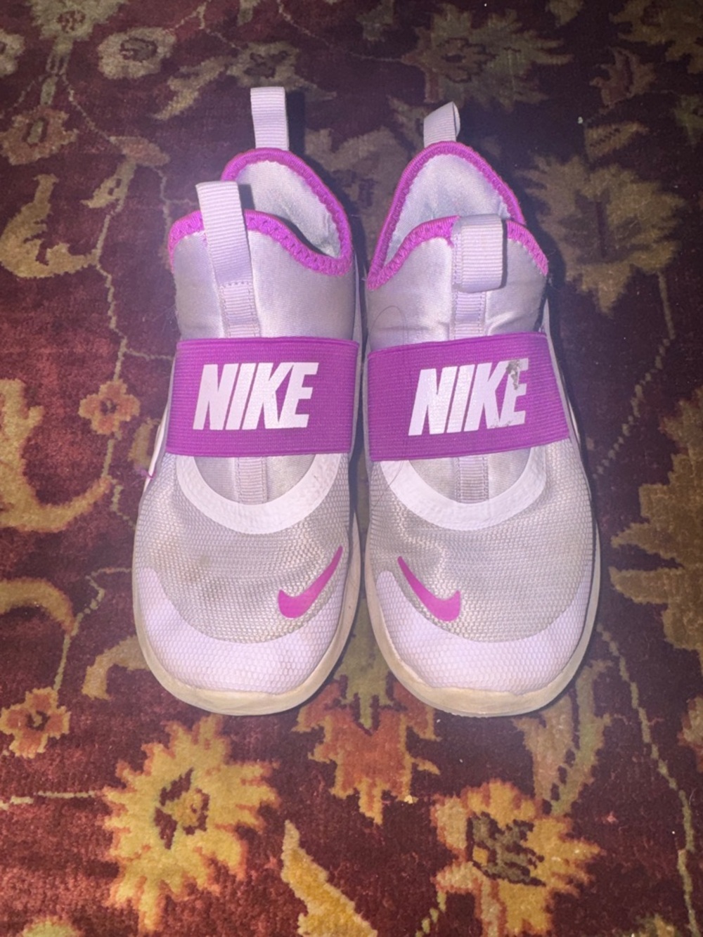 Girls size 1.5 Nike Kids Sneakers.Used but just need a super quick clean & 8/10.
